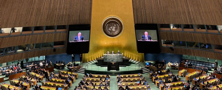 Bilde: President for den 10. RevCon Gustavo Zlauvinen åpner konferansen i FNs generalforsamlingssal 1. august 2022. Kilde: FN